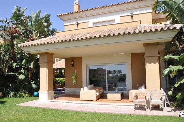 VILLA FOR SALE IN SANTA CLARA