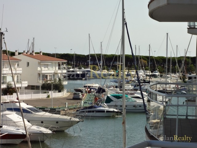 Spectacular apartment located between..