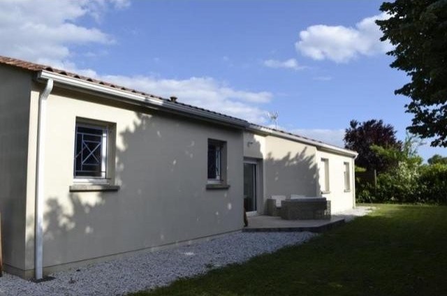 4 bedroom House For Sale: 16100 COGNAC - 2