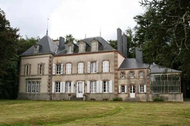 10 bedroom Castle For Sale: 85700..