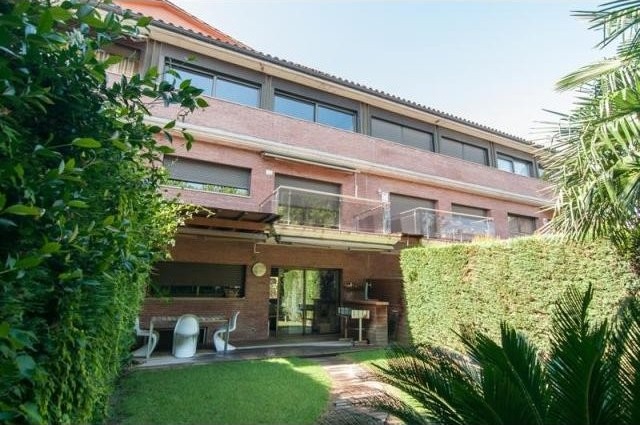 4 bedroom Terraced House For Sale:.. - 2