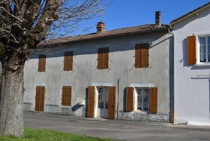 Townhouse in heart of Champagne Mouton