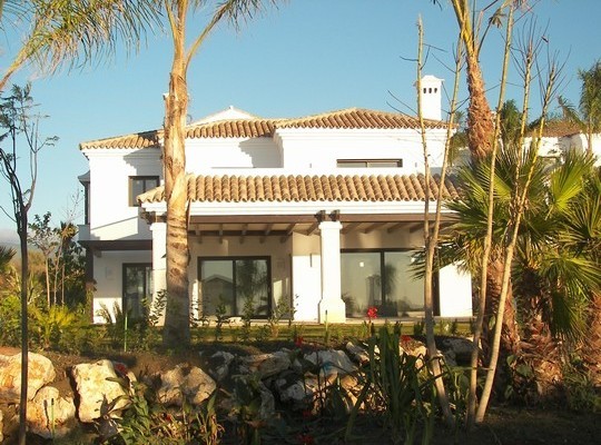 Villa for sale in Nueva Andalucia..