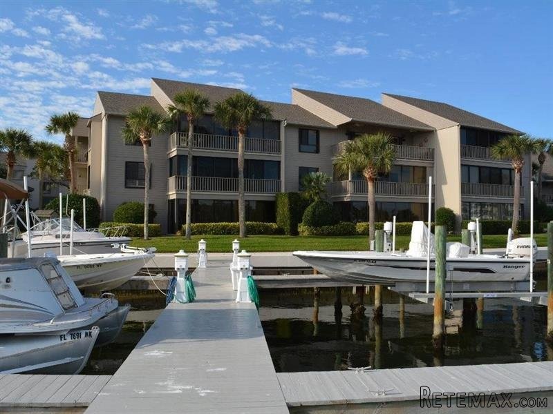 3 bedroom Flat For Sale: 1875 Bay Road..
