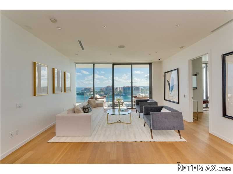 3 bedroom Flat For Sale: 800 S POINTE.. - 2