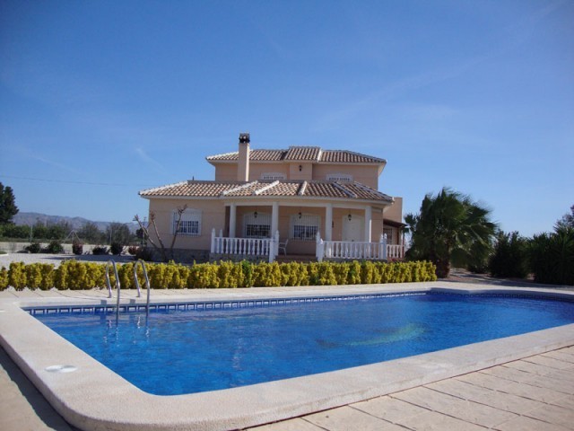 4 Bedrooms - Villa - Alicante - For Sale