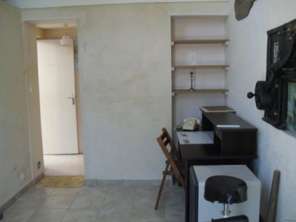 On One Level with Garage and Garden - 2