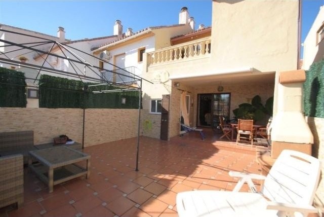 Town House - Townhouse in Urb...