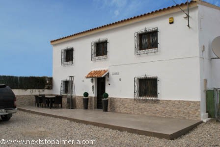 Reformed 5 bedroom cortijo - La Perla..