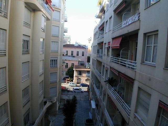 Renovation opportunity in the Carre d'Or - 2