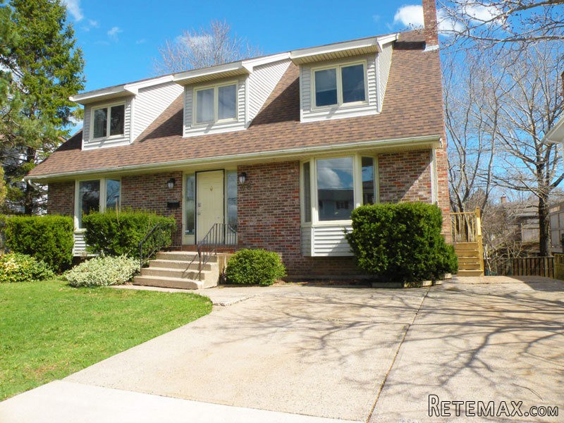 4 bedroom House For Sale: 38 Guy Street..