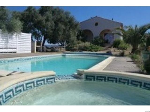 Excellent Location For This Villa