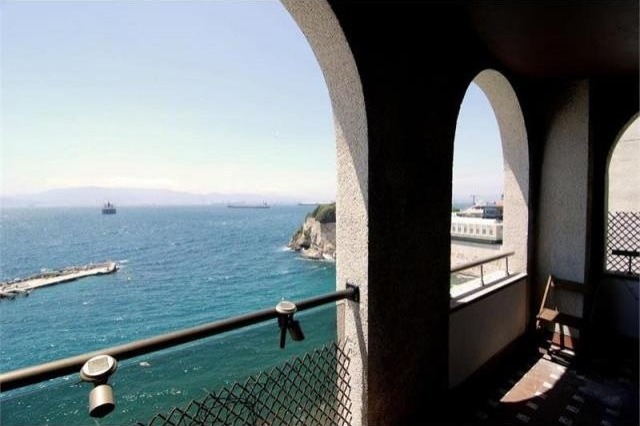 2 bedroom Apartment For Sale: Rosia..