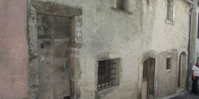 Small apartment to buy in Italy on the..