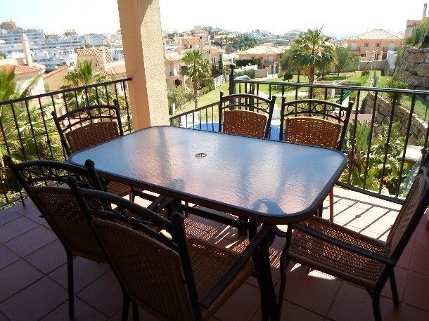 Villa - This semi-detached house..