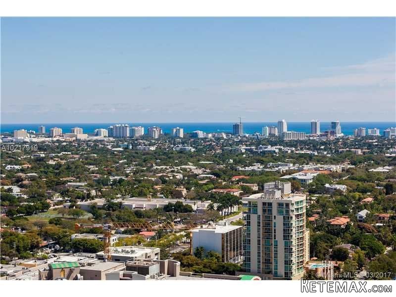 2 bedroom Flat For Sale: 350 SE 2nd St..