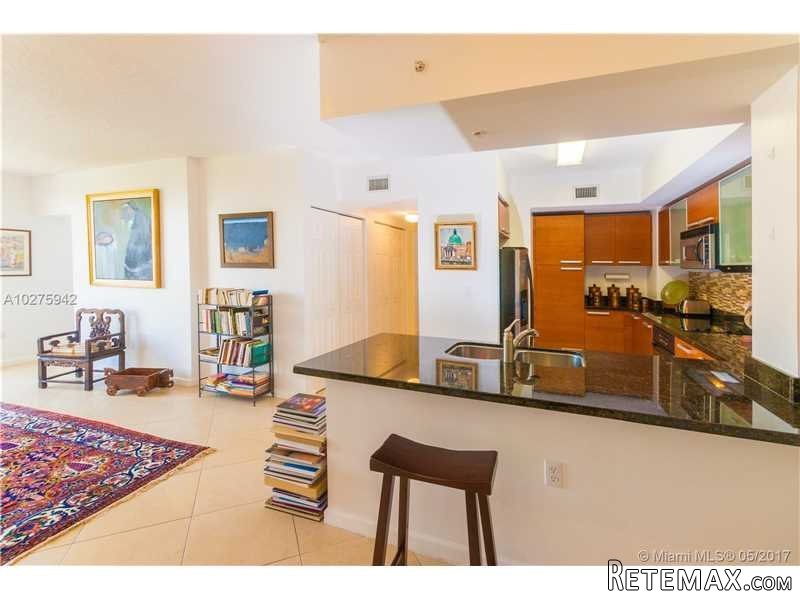 2 bedroom Flat For Sale: 2030 S Douglas.. - 2