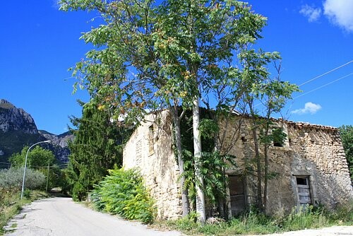 Old stone house to restore in a.. - 2