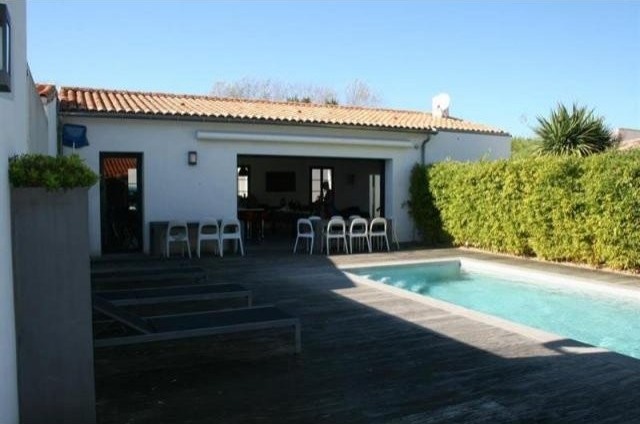 4 bedroom Villa For Sale: 17580..