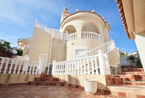 3 BED VILLA IN EXCELLENT LOCATION