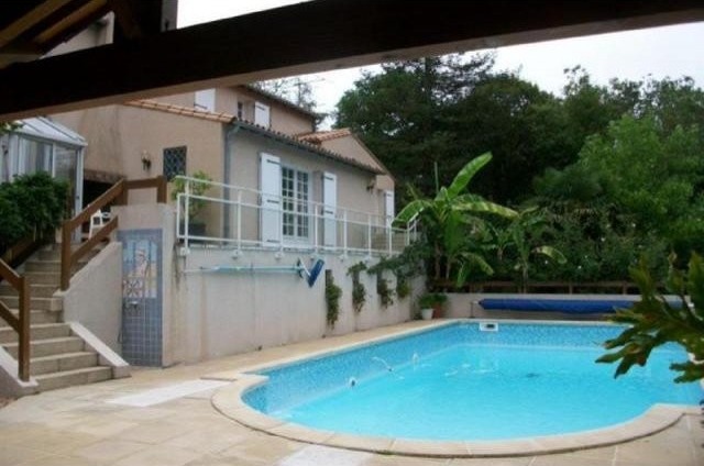 5 bedroom Villa For Sale: 79000 NIORT