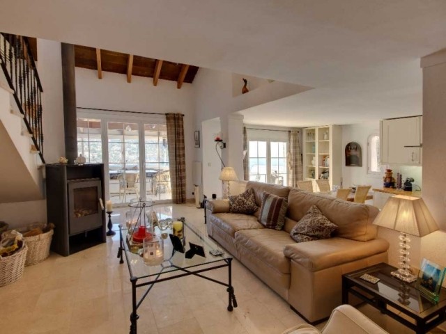 Two bedroom apartment with sea views - 2