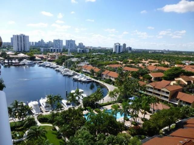3 bedroom Flat For Sale: Aventura 33180 - 2