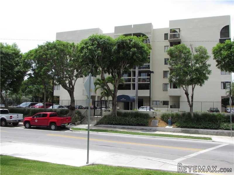 2 bedroom Flat For Sale: 2715 Tigertail..