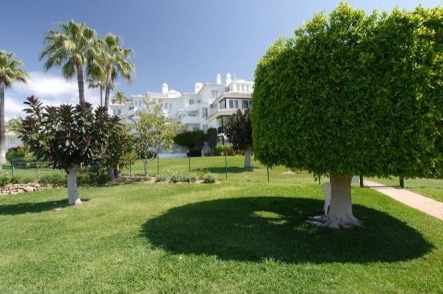 2 Bed Apartment for sale in Calahonda - 2