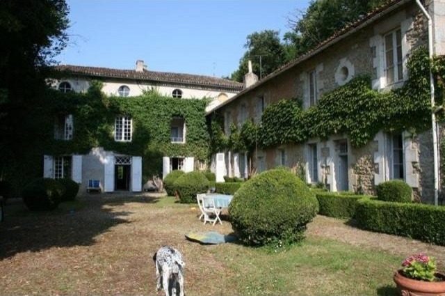 9 bedroom House For Sale: 86000 VIENNE