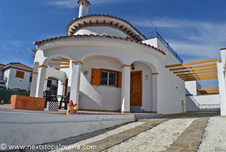 3 (/4) bedroom villa with private pool.. - 2