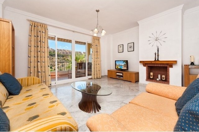 2 Bed Apartment for sale in Calahonda - 2