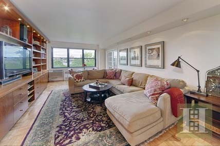 3 bedroom Apartment For Sale: 11.. - 2