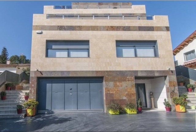 8 bedroom Detached House For Sale:.. - 2