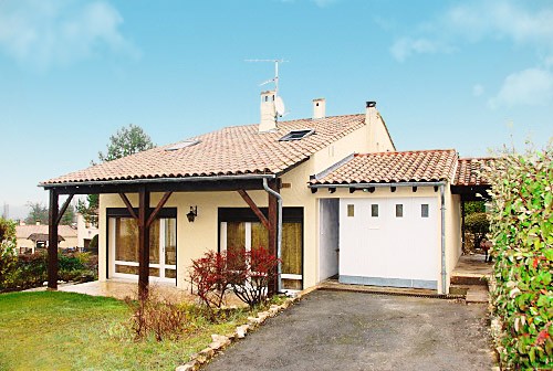 A superb modern style detached villa In..