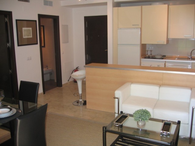 Apartment - Apartment - Middle Floor..