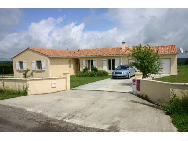 Spacious bungalow set in ½ acre..