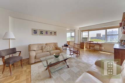 3 bedroom Apartment For Sale: 750..