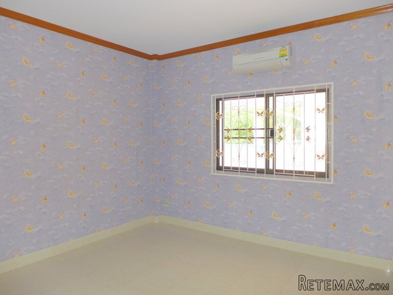 Solid 5 bedroom home in secure village.. - 2