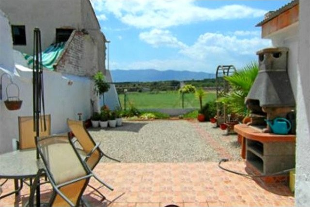 Townhouse in Sempere Priced To Sell