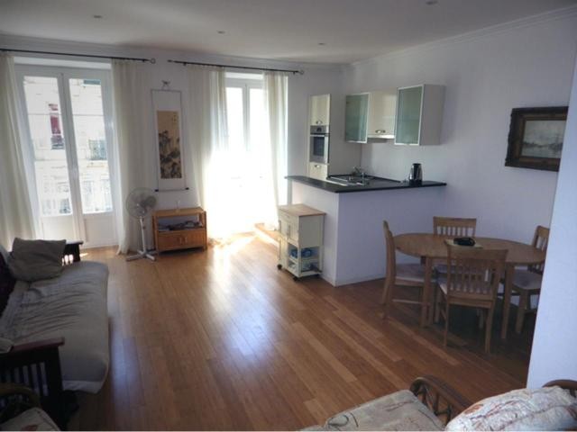 Bright apartment only minutes from the..