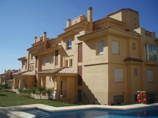 2 Bed Apartment for sale in Calahonda
