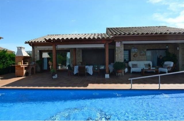 3 bedroom Detached House For Sale:.. - 2
