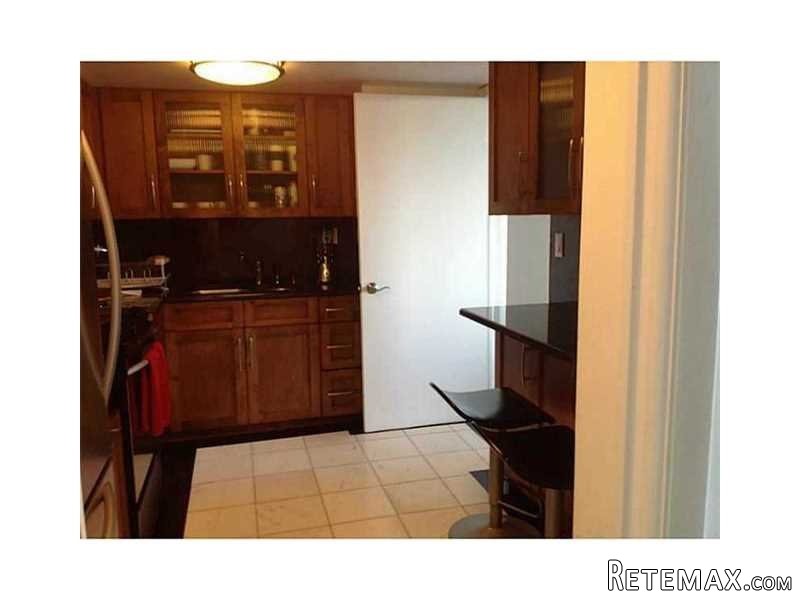 2 bedroom Flat For Sale: Miami 33129