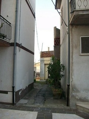 Large habitable property 15 minutes to.. - 2