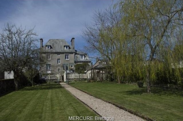 8 bedroom House For Sale: 22160 CALLAC - 2