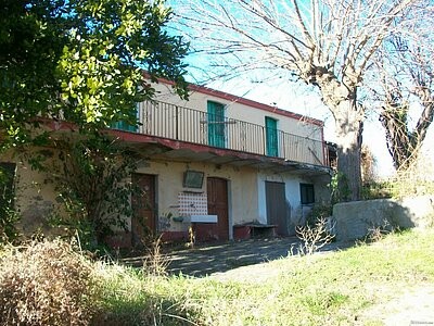Fabulous detached farmhouse with 2..