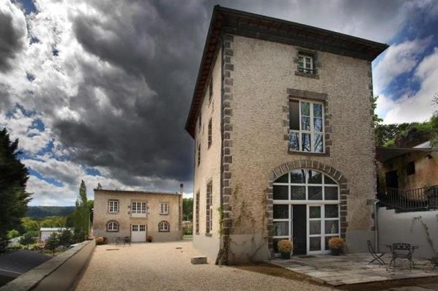 6 bedroom House For Sale: 63112 BLANZAT