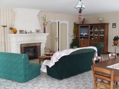 Large Detached Bungalow Close To All.. - 2