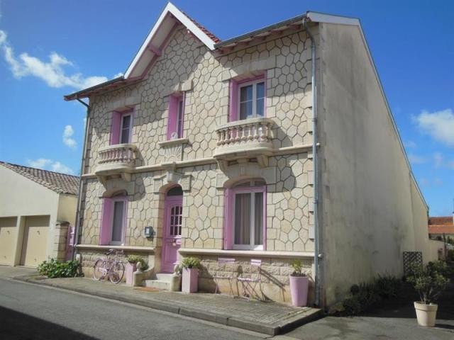 5 bedroom Village House For Sale: 17600..